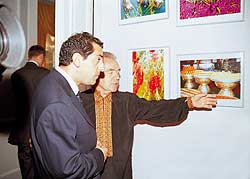 Фотохудожник Иван Дудкин (справа) и почетный консул Ливана в Украине Марун Мерхеж