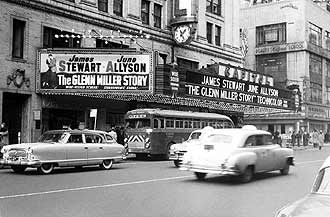 Музыка из фильма «История Гленна Миллера» в марте 1954 года стала самой популярной в Америке