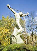 Монумент на месте Дарницкого концлагеря