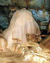 Мраморная пещера. В зале Жемчужных Озер. «Царь-колокол»