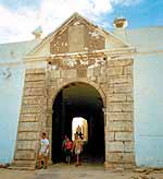 Главные ворота крепости Сагреш