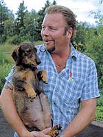 Любитель яркой жизни и приключений, хозяин винодельческой фермы Петер Эрикссон, по прозвищу Бонго