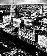 Капитолий, где прежде заседали сенат и парламент. Открыт в 1929г., архитектор — Р. Отеро. Сегодня здесь Академия наук Кубы
