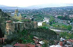 Старый Тбилиси почти не изменился за последние сто лет, только в крепости построили новый храм